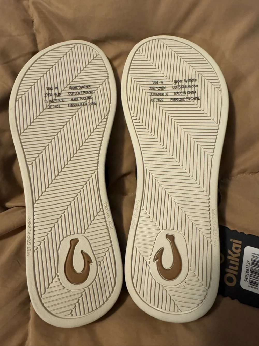 NWT Olukai ‘Uiki Navy Flip Flop Sandals with White Trim Water Friendly - Picture 3 of 3